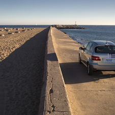 Mercedes-Benz to set fuel cell stacks factory in Vancouver