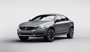 Like the V60 Cross Country, the new S60 Cross Country receives a 65mm higher ground clearance and the same traction all-wheel drive technology