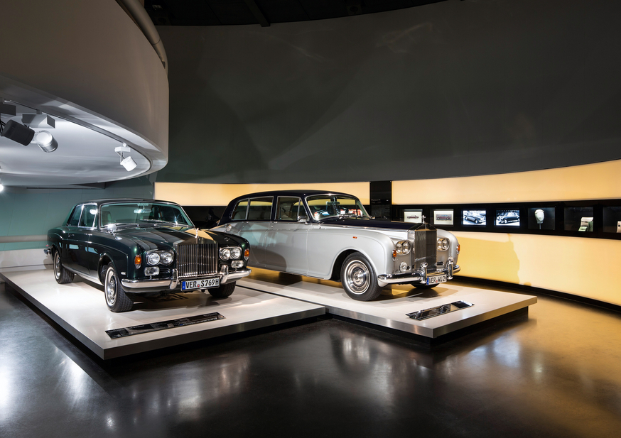 The display includes 15 Rolls-Royce cars