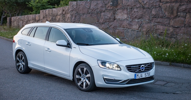 Volvo D6 AWD Momentum Plug-in Hybrid