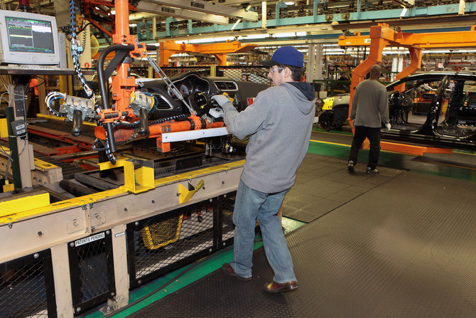 Chrysler invests and extends production in Sterling Heights