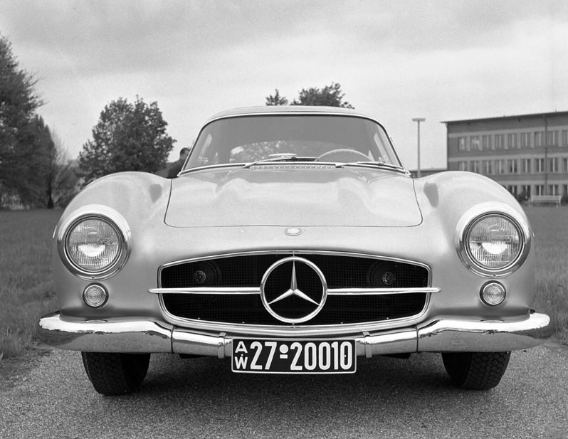 
	The Mercedes-Benz 300 SL Gullwing Coupe is an early example of direct fuel injection.
