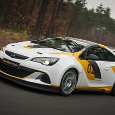 Opel regressa à competição com Adam e Astra OPC