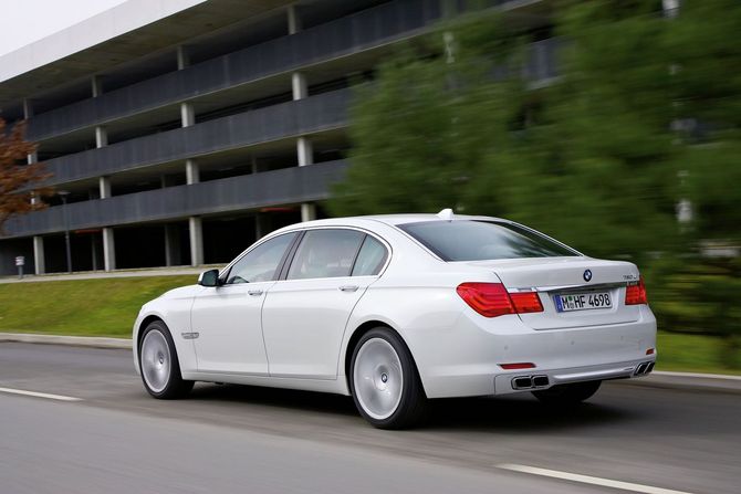 BMW 760Li (F02)