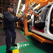 Chrysler invests and extends production in Sterling Heights