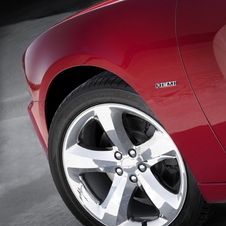 Dodge presents facelifted Charger for 2011