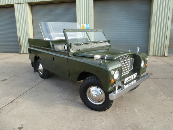 Land Rover Series III Royal Review State V