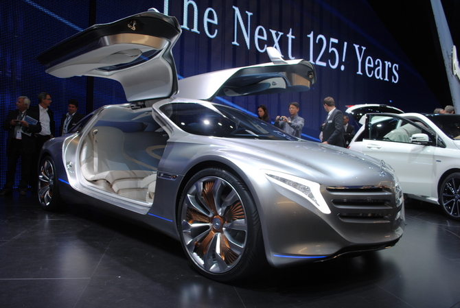 Hydrogen-powered Mercedes-Benz F125 Shows Future of Sustainable Luxury