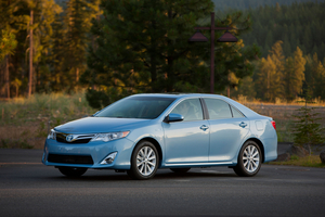 Toyota Camry Hybrid LE