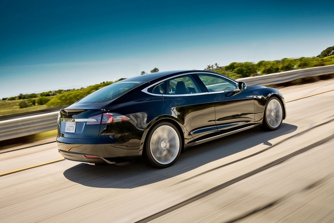 Tesla Model S Open for Orders and Customization