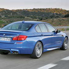 BMW unveils new M5