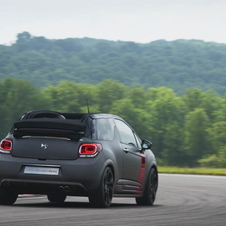 A potência vem de um motor 1.6 turbo de quatro cilindros