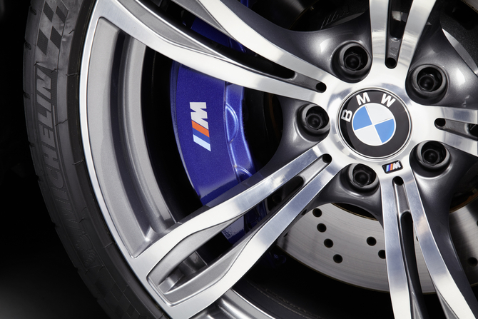 BMW unveils new M5