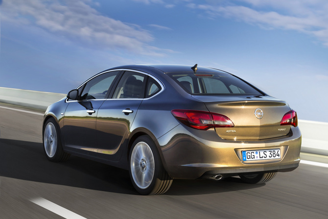 Opel Astra Sedan 1.3 CDTI Cosmo