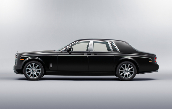 Rolls-Royce Shows Art Deco Inspired Cars in Paris