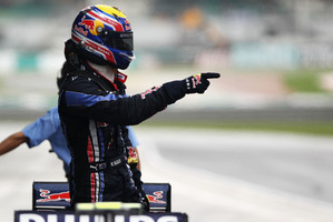 Webber takes pole in rainy qualifying