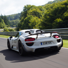  Le supercar hybride plug-in de Porsche AG révèle ainsi d’ores et déjà son immense potentiel 