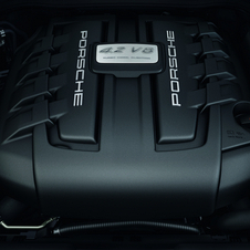 O Cayenne S Diesel está equipado com um motor 4.2 V8 biturbo que debita 382cv e oferece um binário máximo de 850Nm