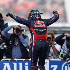 Vettel retunrs to wins and hands title to Red Bull