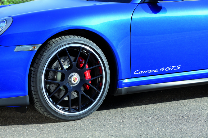 Porsche adds all-wheel drive to the Carrera GTS