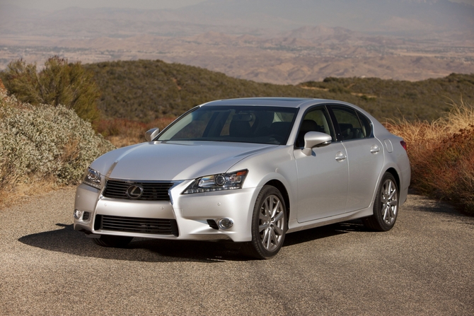 Lexus GS250 Offers Lots of Tech with Smaller Engine