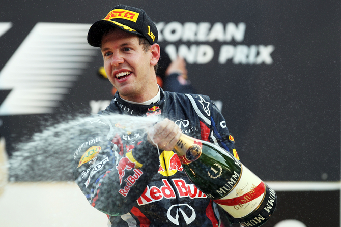 Vettel retunrs to wins and hands title to Red Bull