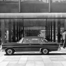 O design com os fins traseiros e os cromados do início dos anos 60 pode ter sido o pico do design do Classe S