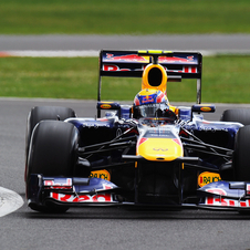 Webber takes pole in Silverstone as McLaren struggles