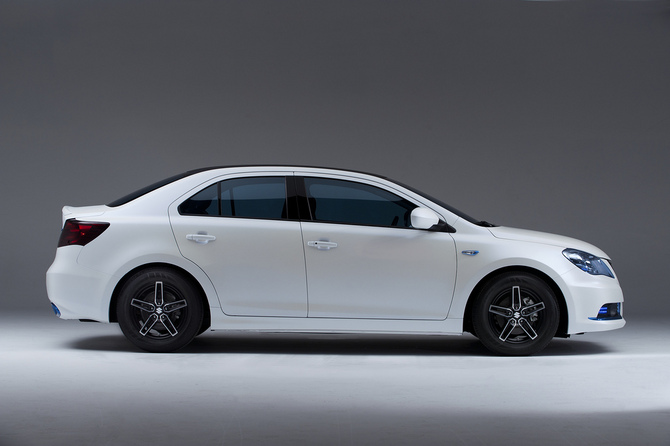 Suzuki debut Kizashi EcoCharge and Apex in New York 