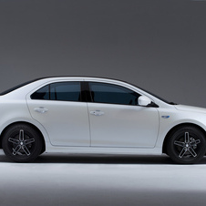 Suzuki debut Kizashi EcoCharge and Apex in New York 