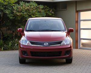 Versa Sedan 1.8 S