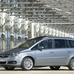 Opel Zafira 1.8 Design Edition vs Nissan Gloria 200 Turbo SGL Extra