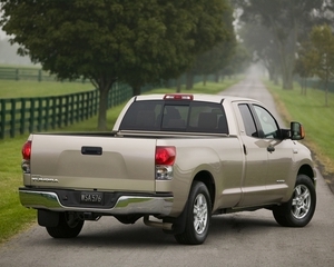 Tundra CrewMax 4X4 SR5 5.7L