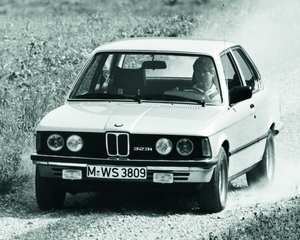 323i