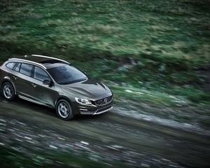 V60 Cross Country D3 Summum