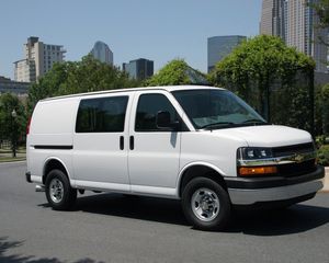 Passenger Van LS 1500 Regular Wheelbase