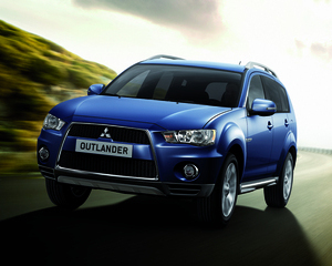 Outlander 2.0 DI-D 4WD Intense