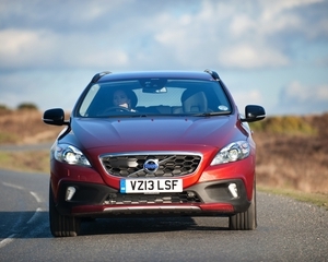 V40 D2 Kinetic Powershift Cross Country