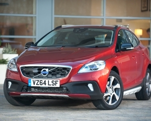 V40 Cross Country D2 Kinetic Geartronic