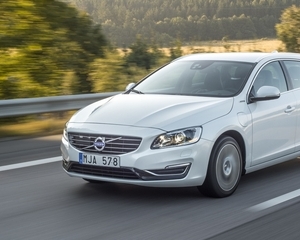 V60 D6 AWD Summum Plug-in Hybrid