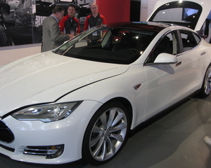 Model S Signature Performance