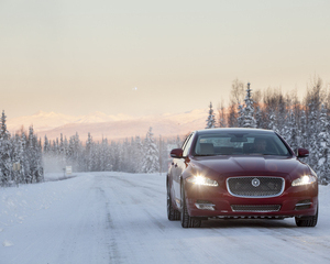 XJ 3.0L LWB Portfolio AWD