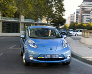 Leaf Spoiler w/ Solar Panels