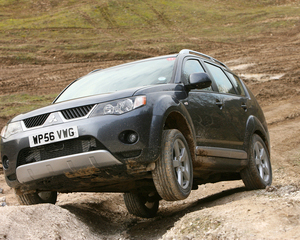 Outlander 2.0 DI-D 4WD Instyle