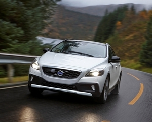 V40 Cross Country D4 VED Momentum Geartronic