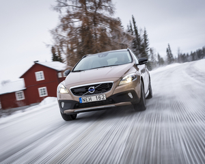 V40 T5 Kinetic Geartronic Cross Country