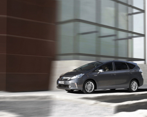 Prius + 1.8 HSD Luxury