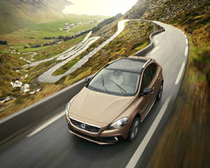 V40 D2 Momentum Cross Country