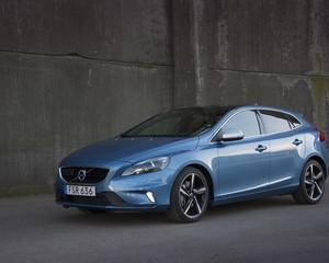 V40 D2 R-Design Momentum