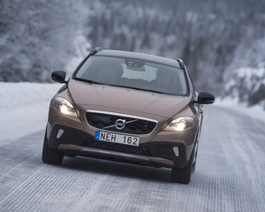 V40 D4 Momentum Cross Country